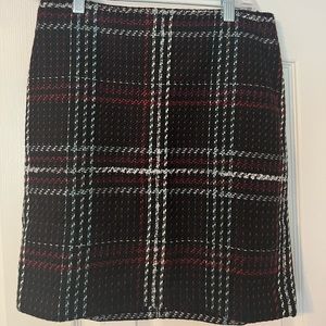 Black and maroon tweed skirt